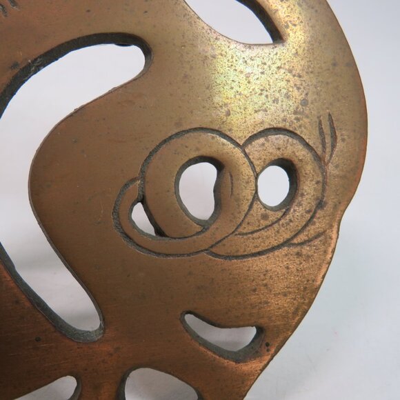 vintage cast iron light copper pig trivet - Picture 3 of 9